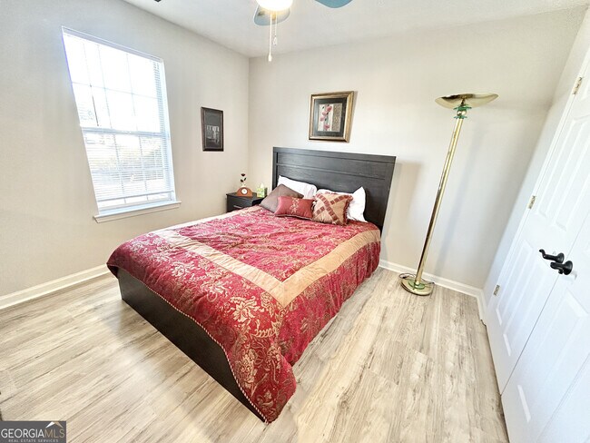 Building Photo - 6031 Ambassador Dr