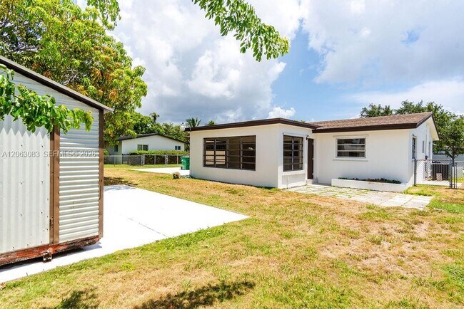 Building Photo - 19390 Whispering Pines Rd