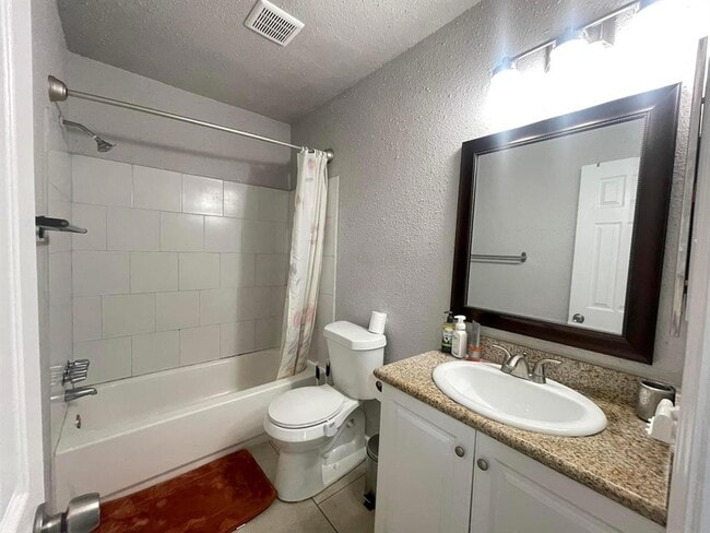 Building Photo - 14227 Clear Forest Dr