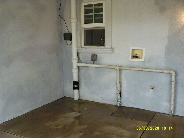 Building Photo - 5469 Palm Ave