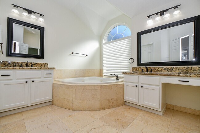 Building Photo - 2142 Morning Park Dr