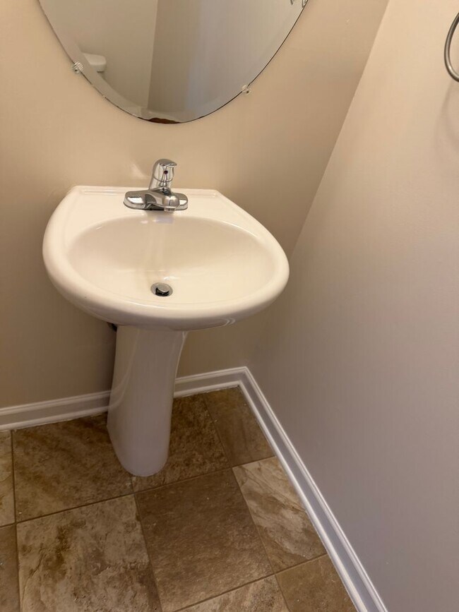 Building Photo - Available NOW! 3 bedroom 2.5 bath in Longs!!