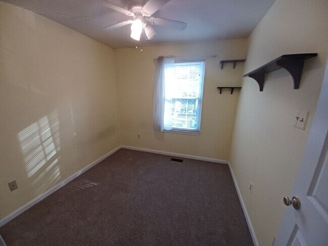 Building Photo - 8028 Valleys Crest Ct
