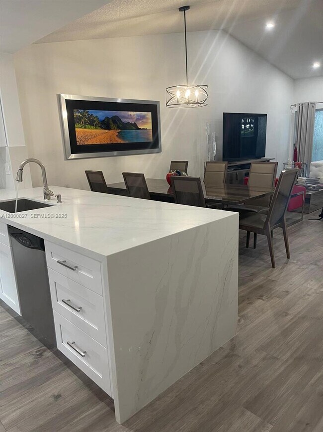 Building Photo - 4136 Pine Ridge Ln