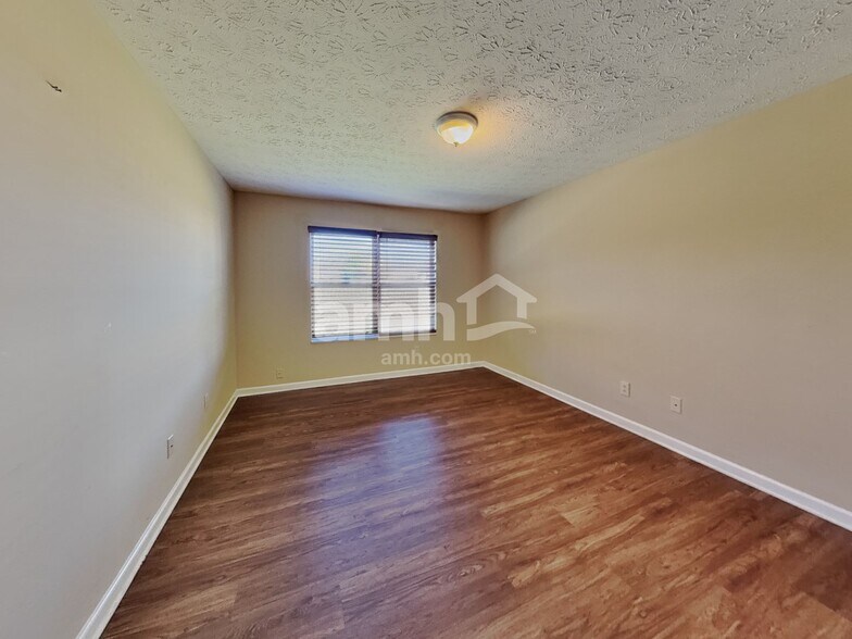 Building Photo - 6104 Lake Freeman Dr