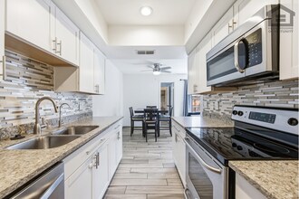 Building Photo - 2Bed/1.5Bath Townhouse at Olive Ave/63rd Ave! Ready for Immediate Move-In!