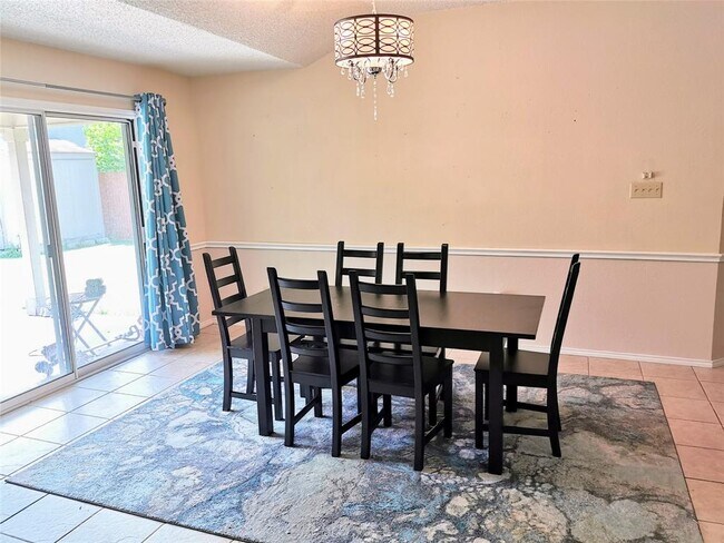 Building Photo - 17820 Park Valley Dr