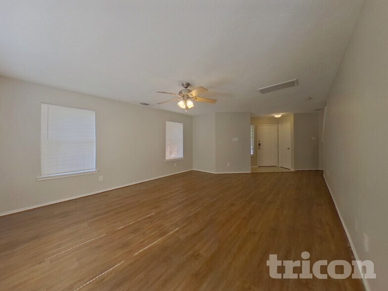 Building Photo - 33107 Cottonwood Bend