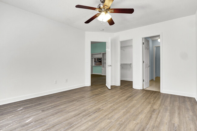 Building Photo - 2827 Springfield Dr