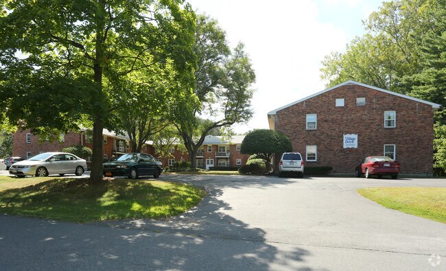 Building Photo - 9-13 Village Dr