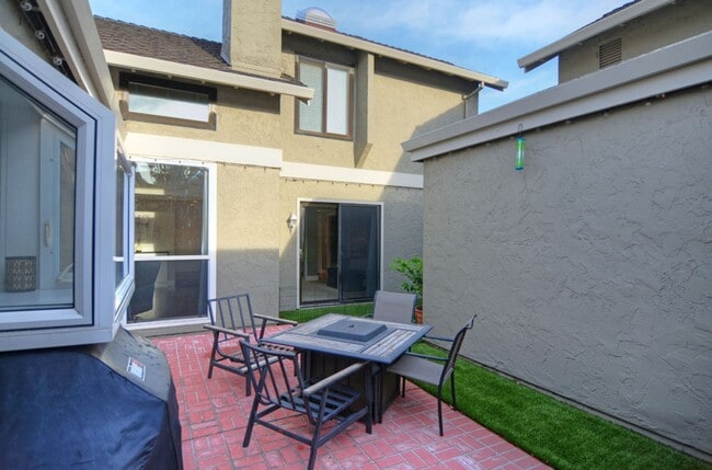 Building Photo - Beautiful Remodeled Home w/Attached 2 Car ...