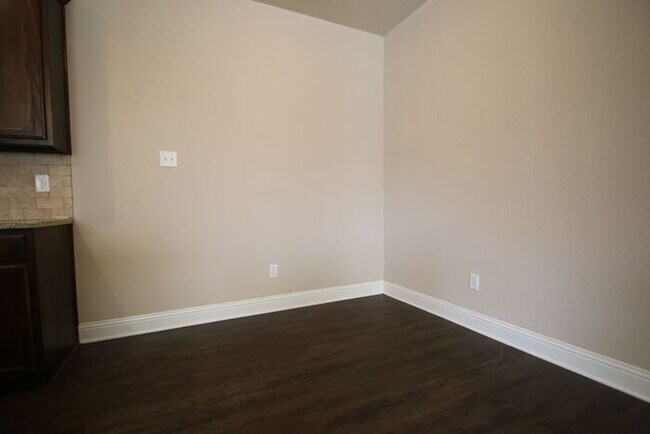 Building Photo - Coming soon: upgraded 3BD/2BA duplex near Camp Bowie & Downtown FW