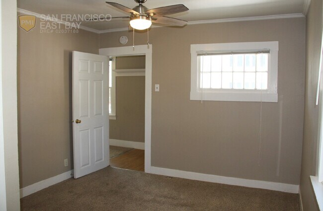 Building Photo - Captivating 2bd/1ba House with Garage/Work...