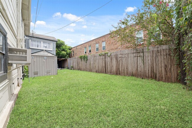 Building Photo - 3705 Mandell St