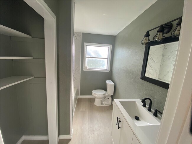 Building Photo - 13068 TX-146