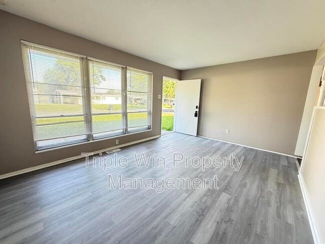 Building Photo - 1710 Kay Dr