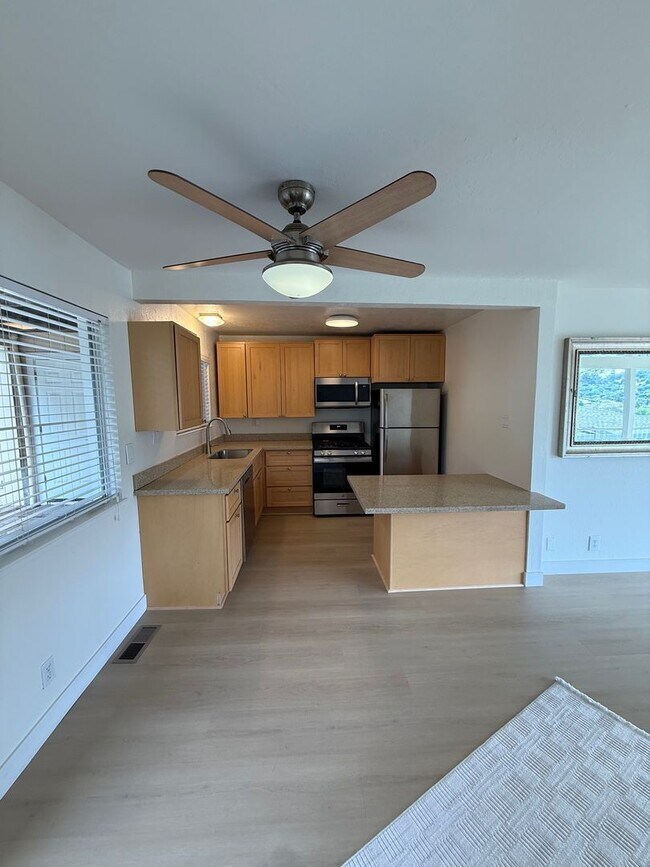 Building Photo - 55-57 Bayo Vista Way