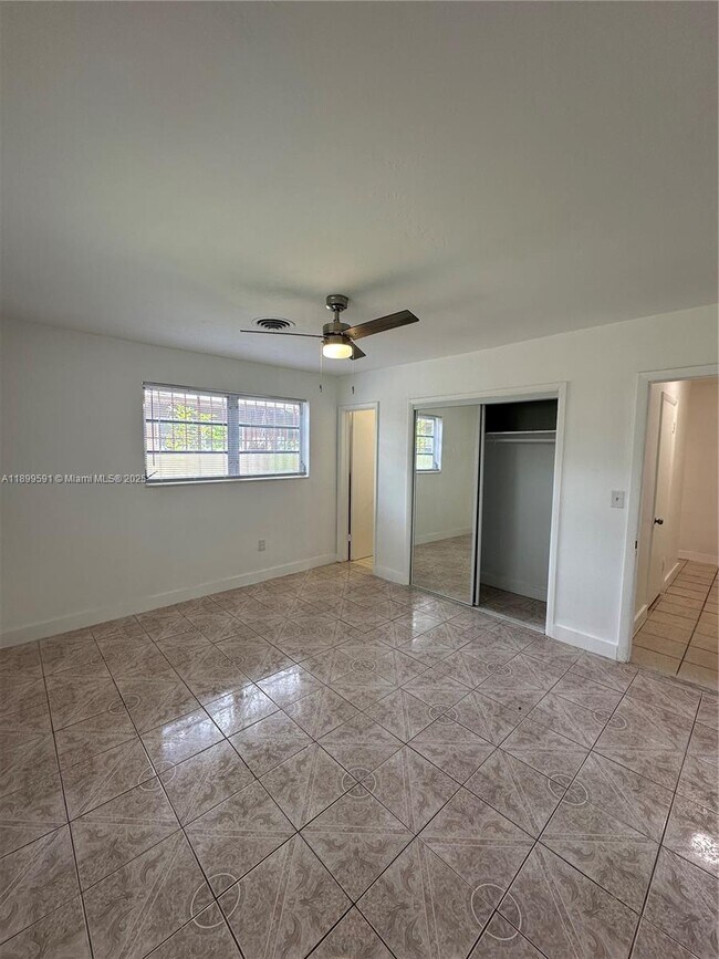 Building Photo - 16980 N Miami Ave