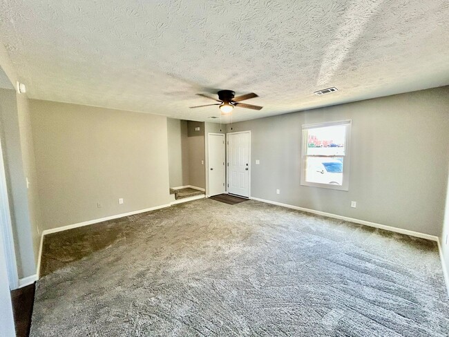 Building Photo - September Rent Free! Modern 3BR Apartment ...