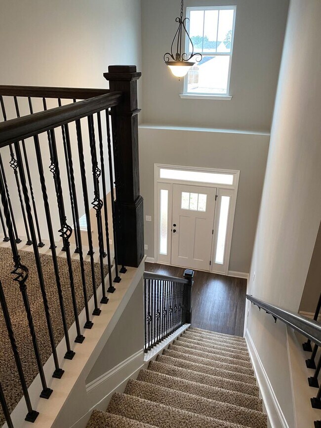 Building Photo - Spacious 5-Bedroom Home with Open Foyer - Move-In Ready! **Close to Fort Gordon, Hospitals, and I...