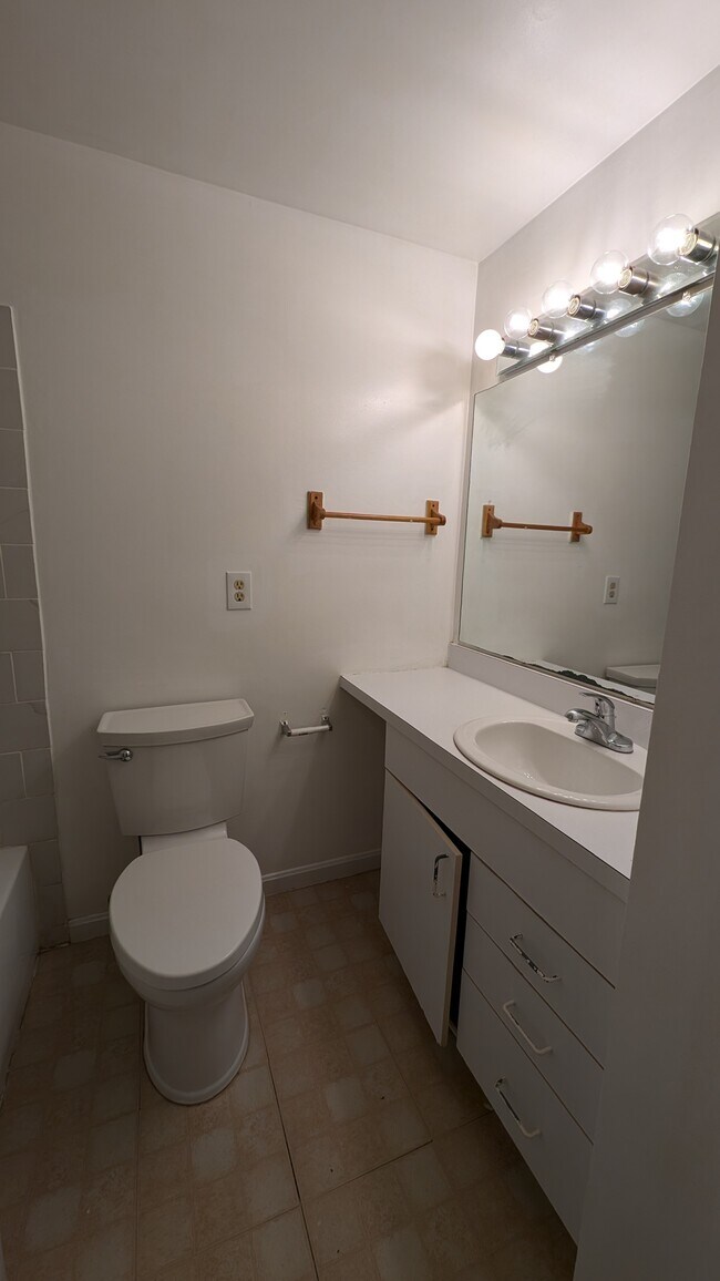 Building Photo - 12618 Pinecrest Rd