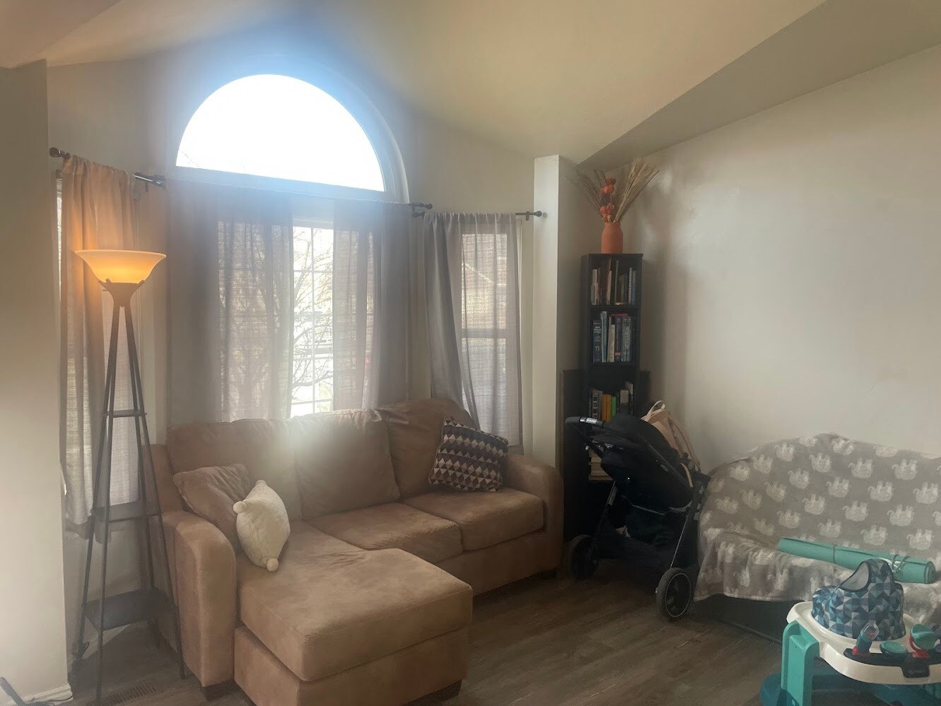 Building Photo - 758 E New England Dr