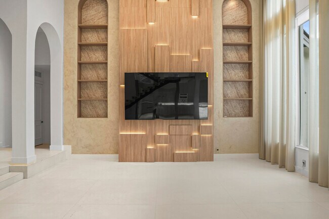 Building Photo - 3201 E Stonebrook Cir