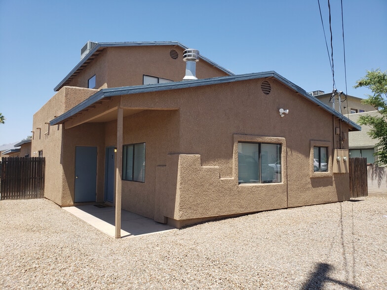 Building Photo - 1402 E Lee St