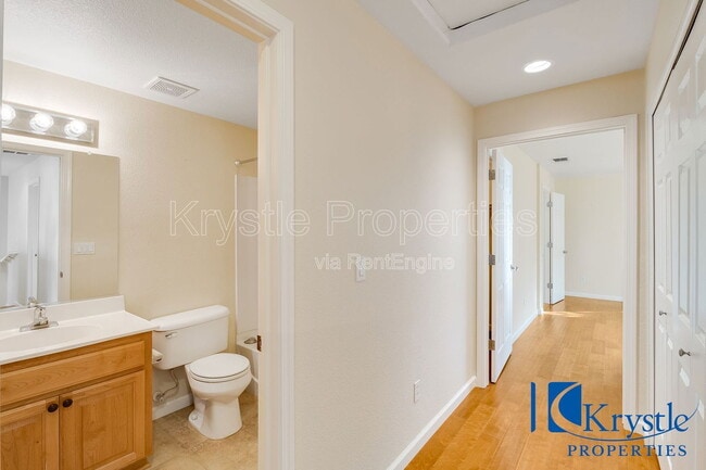 Building Photo - 664 Julmar Cir