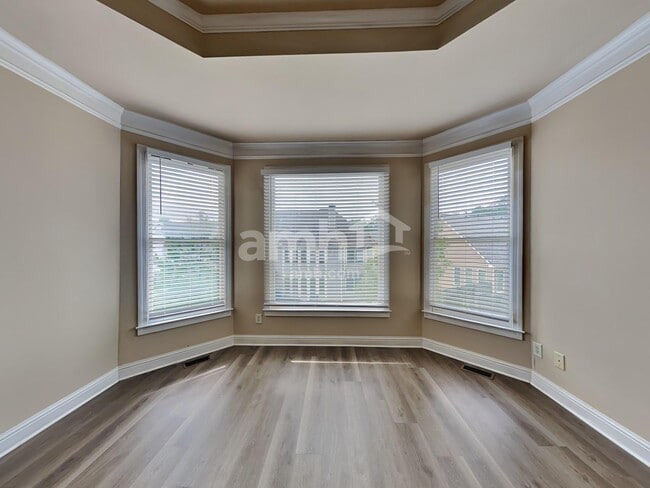 Building Photo - 333 Silver Top Dr SE