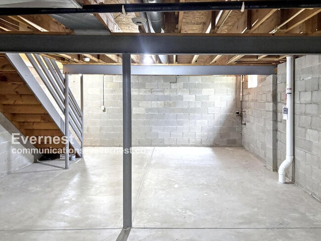 Building Photo - 817 Bent Oak Dr
