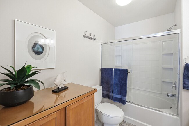 Building Photo - Point Loma, "The Bay" 2 bed 2 Bath Townhome now available! Amazing amenities, don't miss out