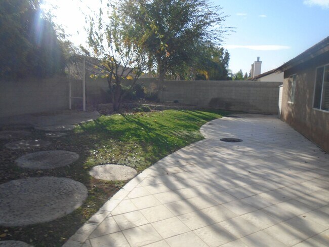 Building Photo - MOVE IN SPECIAL $3397.50 MOVES YOU IN!