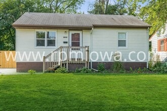 Building Photo - COZY RANCH!! 2 Bedroom, 1 Bathroom Home in Des Moines
