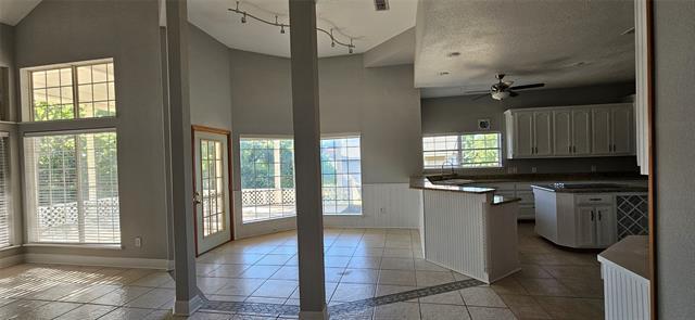 Building Photo - 137 Oakview