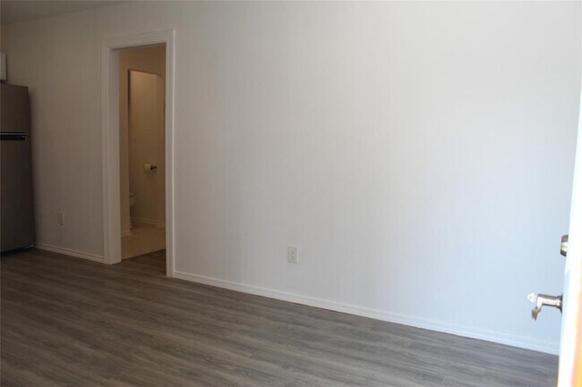 Building Photo - 229 Neyland St