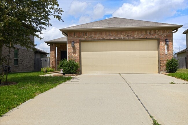 Building Photo - 2106 Benjamin Park