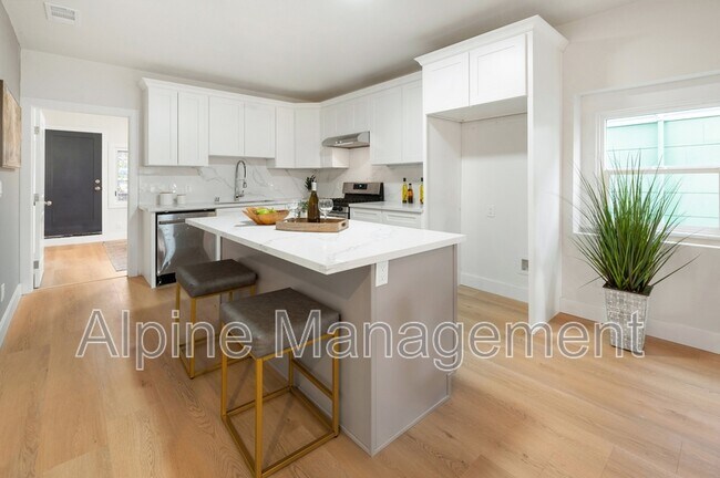 Building Photo - 830 47th St