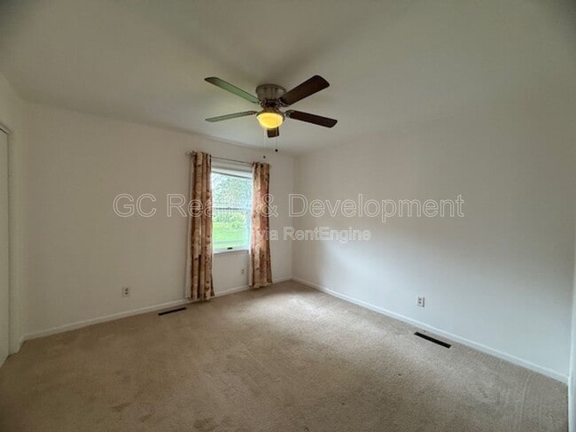 Building Photo - 530 S Prairie St