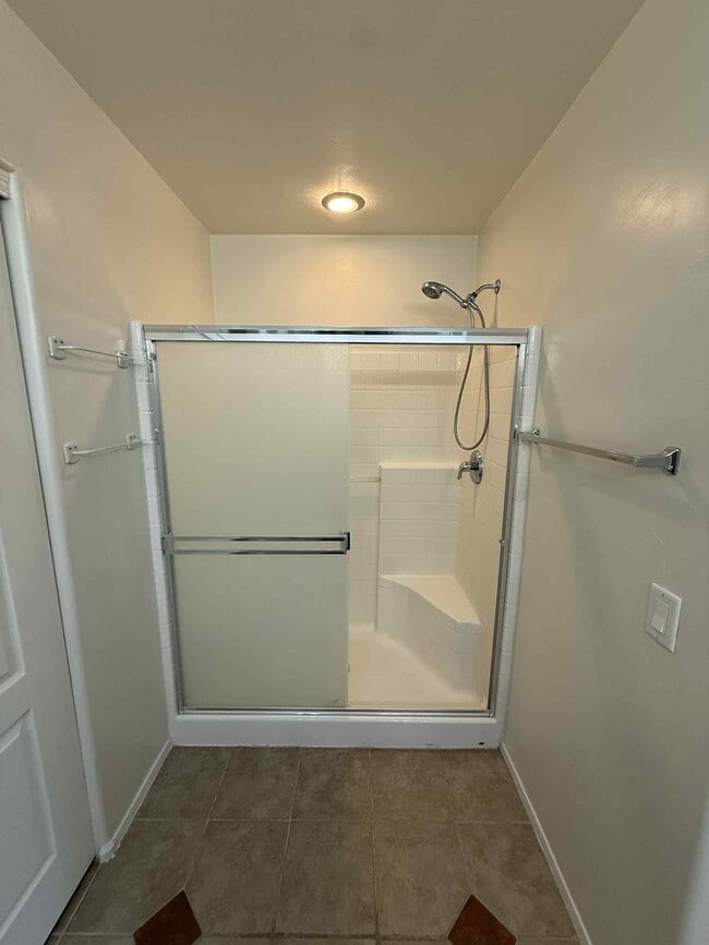 Building Photo - 640 W Emerald Key Dr