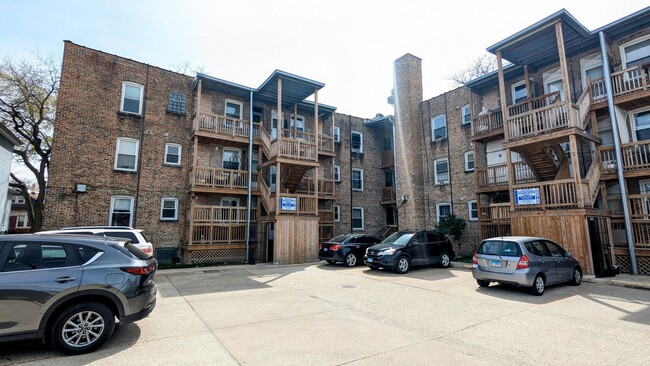 Building Photo - 3750 W Giddings St