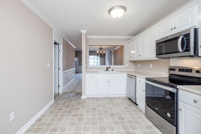 Building Photo - 435 Snead Way