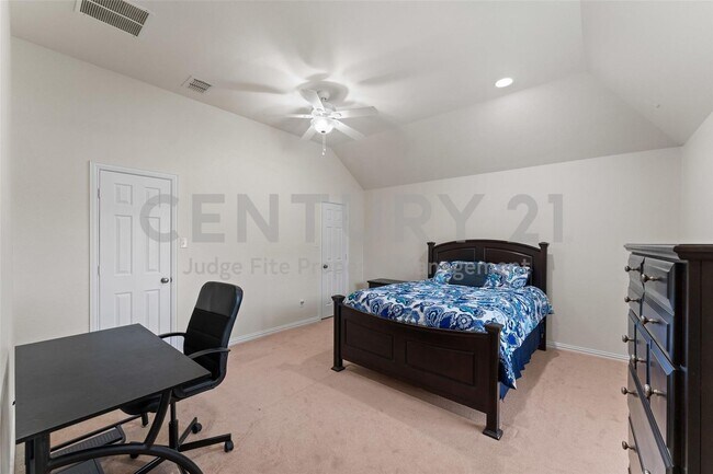 Building Photo - Beautifully Maintained, 2-Story 5/3.5/3 Ne...