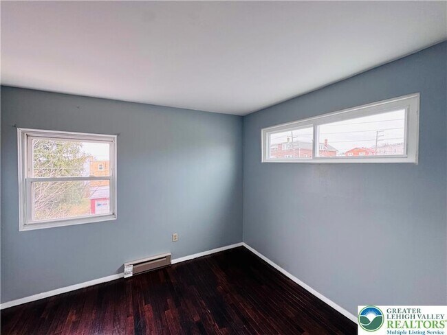 Building Photo - 402 S Bradford St