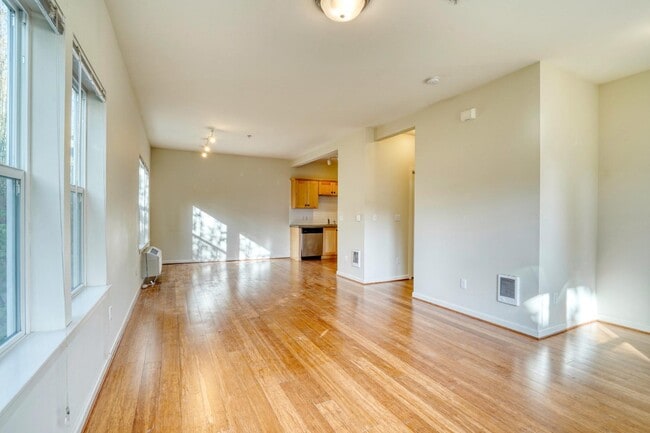 Building Photo - 8320 N Princeton St