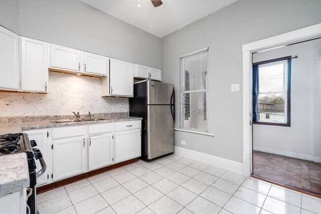 Building Photo - 4326 N Avers Ave