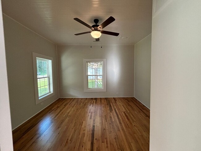 Building Photo - 401 Francis St E