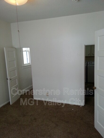 Building Photo - 309 College St SE