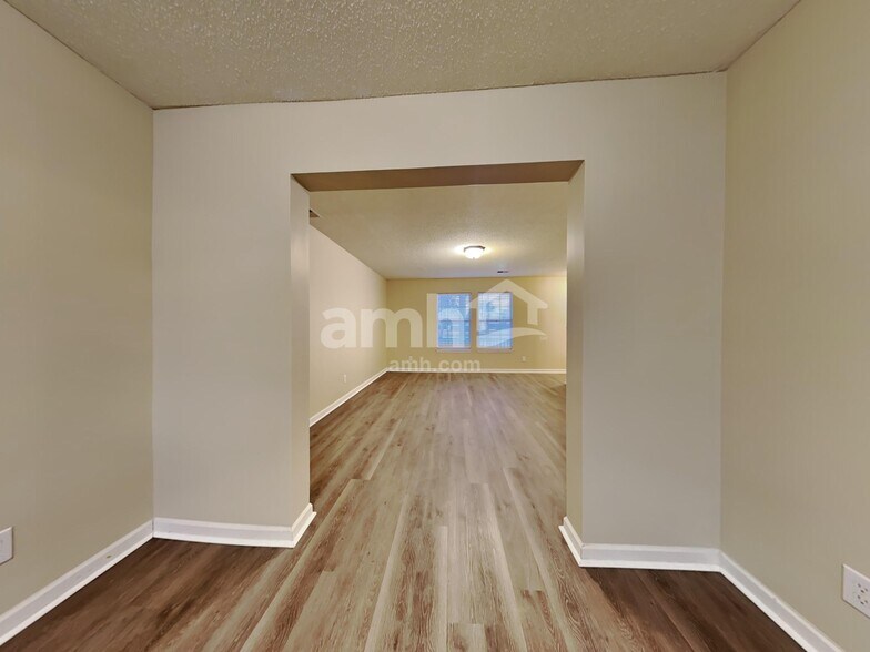 Building Photo - 110 Macallan Ct