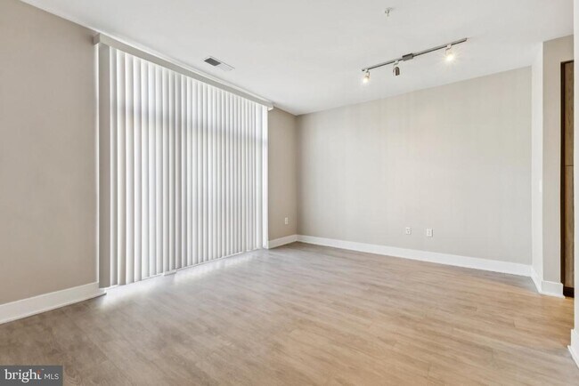 Building Photo - 145 Riverhaven Dr